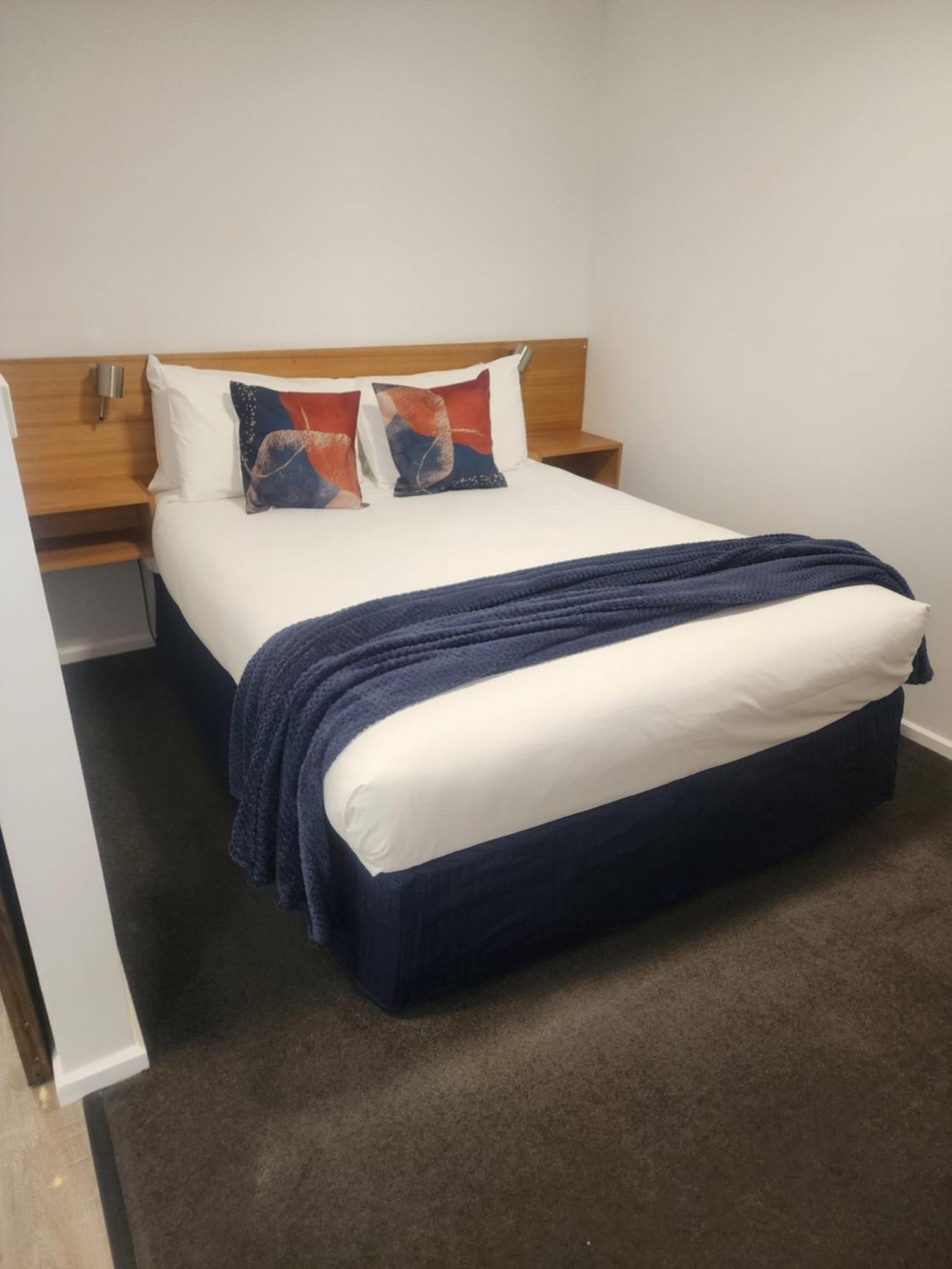 لونسيستون Elphin Serviced Apartments الغرفة الصورة